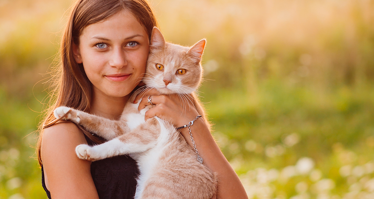 Swedish Study Women Prefers To Snuggle With Their Cat Instead Of